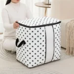 Star Printed Quilt Storage Bag – Large Capacity Clothes & Blanket Organizer Keep your home clean and organized with this premium quality Star Printed Quilt Storage Bag. Made from durable non-woven fabric, this large capacity organizer is perfect for storing quilts, blankets, pillows, clothes, and other seasonal items while protecting them from dust and dirt. Key Features Large storage capacity for quilts, blankets & clothes Premium quality non-woven fabric Stylish black & white star printed design Dustproof and water-resistant storage solution Foldable and space-saving design Suitable for wardrobe, closet & under-bed storage Size 48 × 48 × 42 cm Specifications Feature Details Product Type Quilt & Clothes Storage Bag Material Non-Woven Fabric Storage Feature Water Resistant Design Star Printed Use Blanket, Quilt & Clothing Storage Brand No Brand Frequently Asked Questions Q: What can I store in this bag? A: You can store quilts, blankets, pillows, clothes, bedsheets, and seasonal items. Q: Is the bag foldable? A: Yes, it can be folded easily when not in use. Q: Does it protect from dust? A: Yes, the bag is designed to protect items from dust and dirt. SEO Title Star Printed Quilt Storage Bag – Large Capacity Blanket & Clothes Organizer